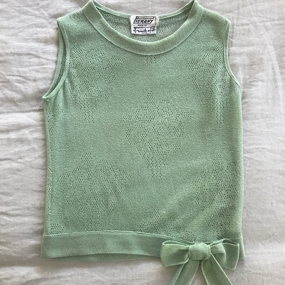 Sweet little mint green vintage top